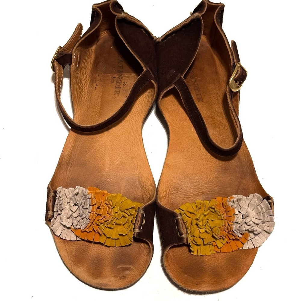 CafeNoir Minimalist Leather Flower Sandals